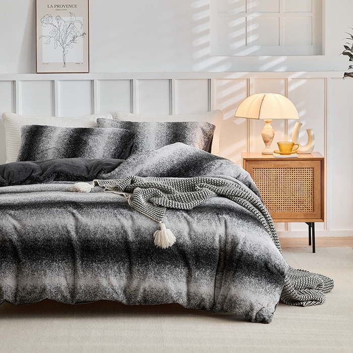 91家纺网 家纺一手货源 找家纺 缘生活 2025新款仿兔毛绒渐变四件套 冬季专业产品 颜色简单大气 绒渐变四件套-黑色