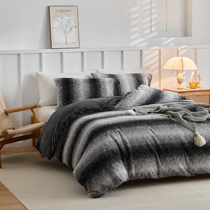 91家纺网 家纺一手货源 找家纺 缘生活 2025新款仿兔毛绒渐变四件套 冬季专业产品 颜色简单大气 绒渐变四件套-黑色