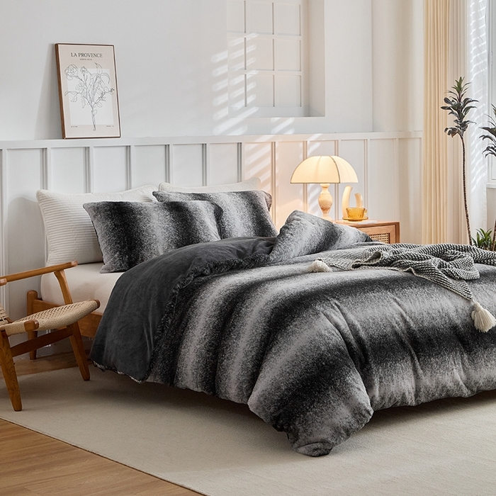 91家纺网 家纺一手货源 找家纺 缘生活 2025新款仿兔毛绒渐变四件套 冬季专业产品 颜色简单大气 绒渐变四件套-黑色