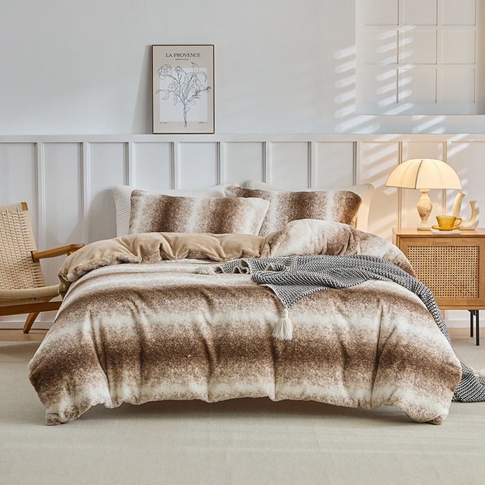 91家纺网 家纺一手货源 找家纺 缘生活 2025新款仿兔毛绒渐变四件套 冬季专业产品 颜色简单大气 绒渐变四件套-卡其