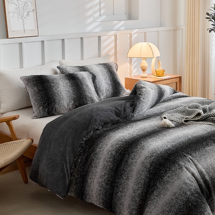 91家纺网 家纺一手货源 找家纺 缘生活 2025新款仿兔毛绒渐变四件套 冬季专业产品 颜色简单大气 绒渐变四件套-黑色