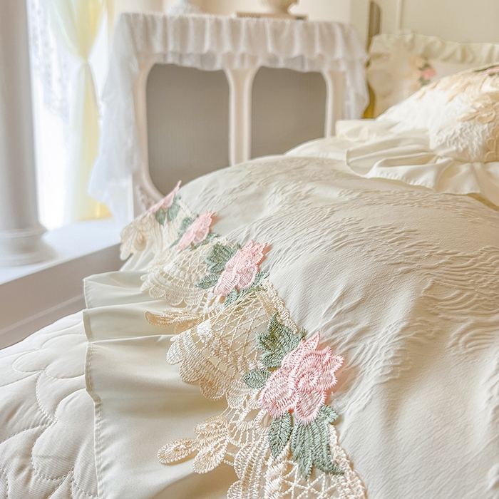 91家纺网 家纺一手货源 找家纺 网红馆（ck家纺） 2025新款水洗真丝蕾丝刺绣床裙系列-慕尚 米白