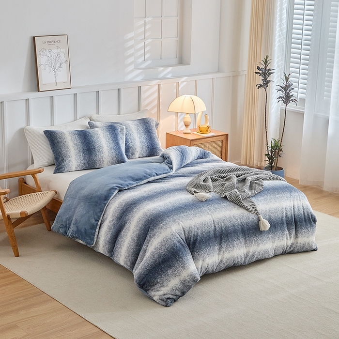 91家纺网 家纺一手货源 找家纺 缘生活 2025新款仿兔毛绒渐变四件套 冬季专业产品 颜色简单大气 绒渐变四件套-蓝色