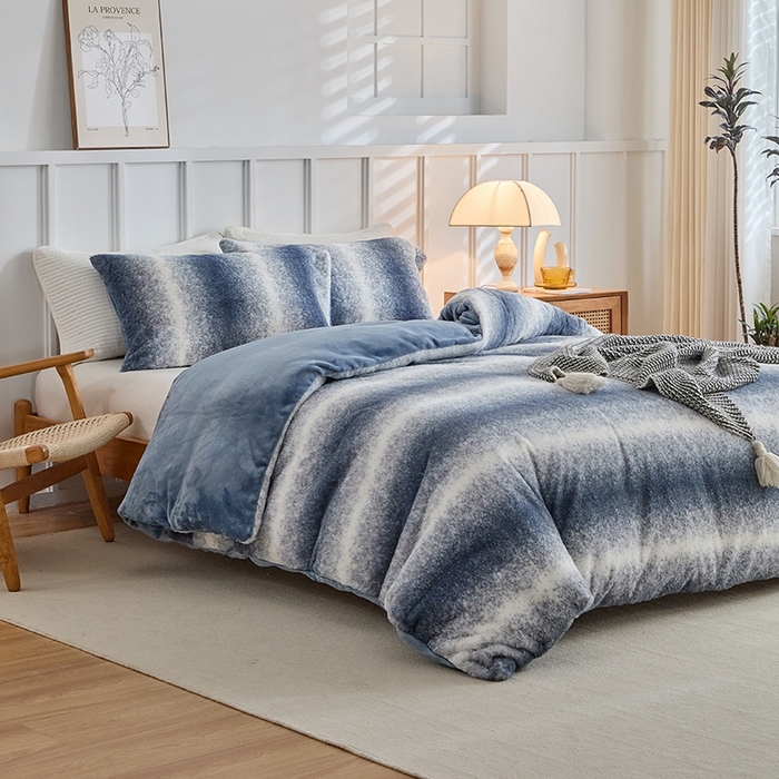 91家纺网 家纺一手货源 找家纺 缘生活 2025新款仿兔毛绒渐变四件套 冬季专业产品 颜色简单大气 绒渐变四件套-蓝色