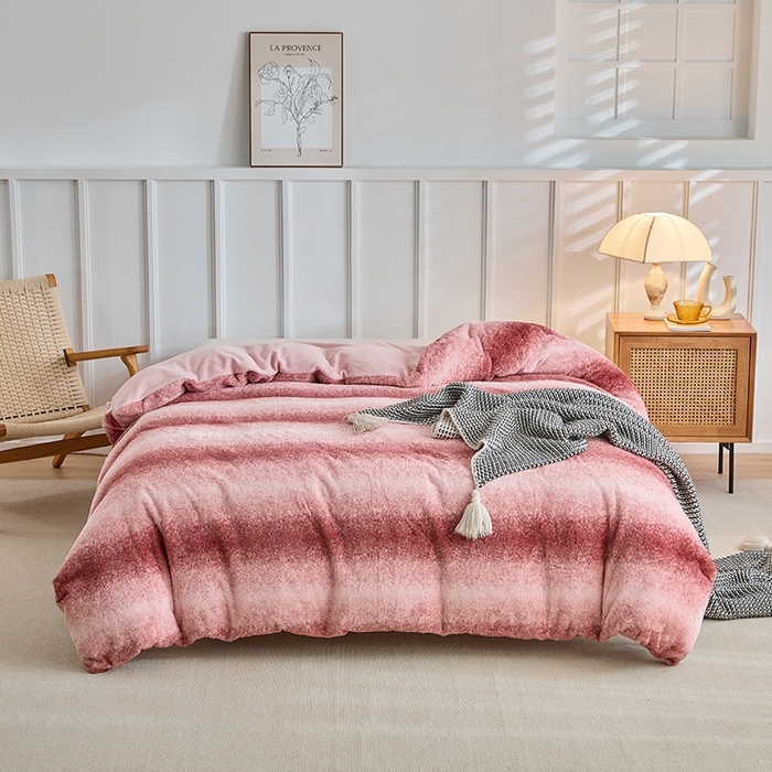 91家纺网 家纺一手货源 找家纺 缘生活 2025新款仿兔毛绒渐变四件套 冬季专业产品 颜色简单大气 绒渐变四件套-粉色