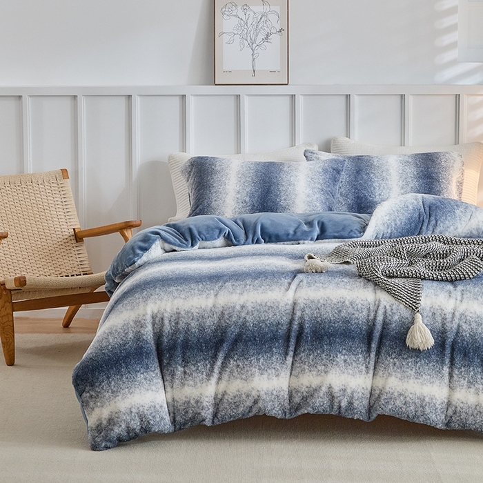 91家纺网 家纺一手货源 找家纺 缘生活 2025新款仿兔毛绒渐变四件套 冬季专业产品 颜色简单大气 绒渐变四件套-蓝色