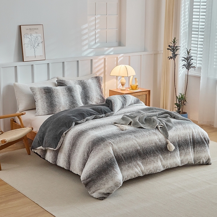 91家纺网 家纺一手货源 找家纺 缘生活 2025新款仿兔毛绒渐变四件套 冬季专业产品 颜色简单大气 绒渐变四件套-灰色