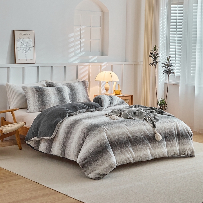 91家纺网 家纺一手货源 找家纺 缘生活 2025新款仿兔毛绒渐变四件套 冬季专业产品 颜色简单大气 绒渐变四件套-灰色
