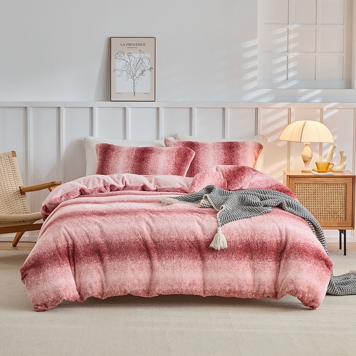 91家纺网 家纺一手货源 找家纺 缘生活 2025新款仿兔毛绒渐变四件套 冬季专业产品 颜色简单大气 绒渐变四件套-粉色