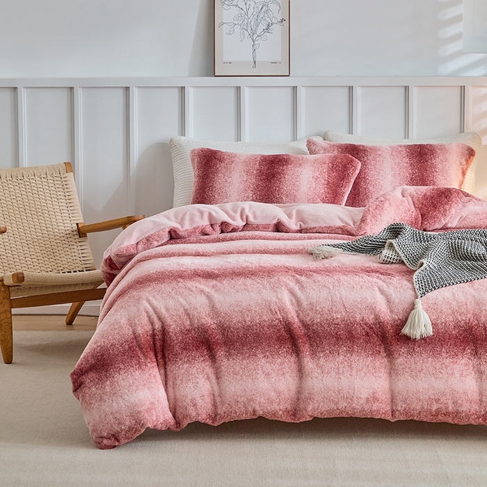 91家纺网 家纺一手货源 找家纺 缘生活 2025新款仿兔毛绒渐变四件套 冬季专业产品 颜色简单大气 绒渐变四件套-粉色