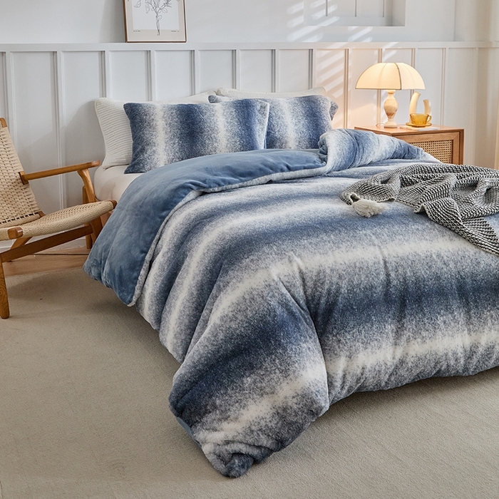 91家纺网 家纺一手货源 找家纺 缘生活 2025新款仿兔毛绒渐变四件套 冬季专业产品 颜色简单大气 绒渐变四件套-蓝色