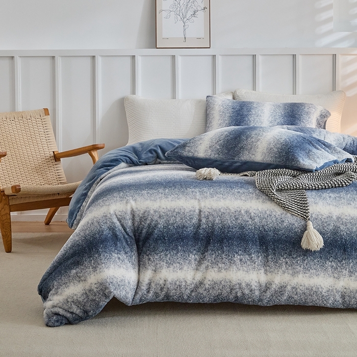 91家纺网 家纺一手货源 找家纺 缘生活 2025新款仿兔毛绒渐变四件套 冬季专业产品 颜色简单大气 绒渐变四件套-蓝色