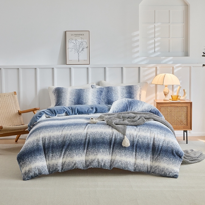 91家纺网 家纺一手货源 找家纺 缘生活 2025新款仿兔毛绒渐变四件套 冬季专业产品 颜色简单大气 绒渐变四件套-蓝色