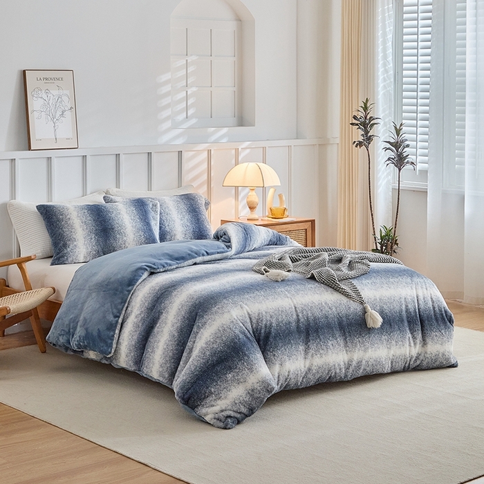 91家纺网 家纺一手货源 找家纺 缘生活 2025新款仿兔毛绒渐变四件套 冬季专业产品 颜色简单大气 绒渐变四件套-蓝色