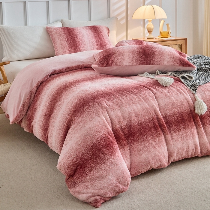91家纺网 家纺一手货源 找家纺 缘生活 2025新款仿兔毛绒渐变四件套 冬季专业产品 颜色简单大气 绒渐变四件套-粉色
