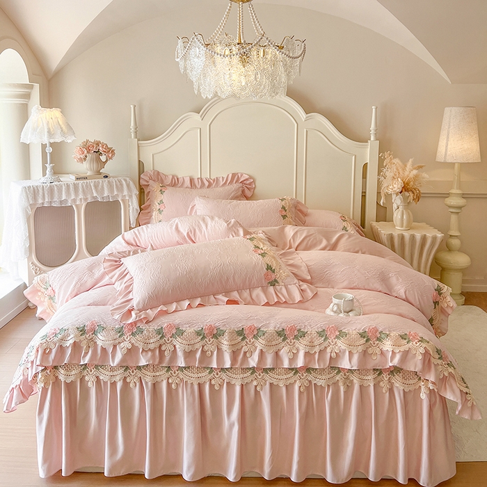 91家纺网 家纺一手货源 找家纺 网红馆（ck家纺） 2025新款水洗真丝蕾丝刺绣床裙系列-慕尚 嫩粉