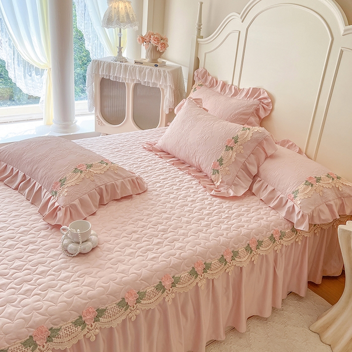 91家纺网 家纺一手货源 找家纺 网红馆（ck家纺） 2025新款水洗真丝蕾丝刺绣床裙系列-慕尚 嫩粉