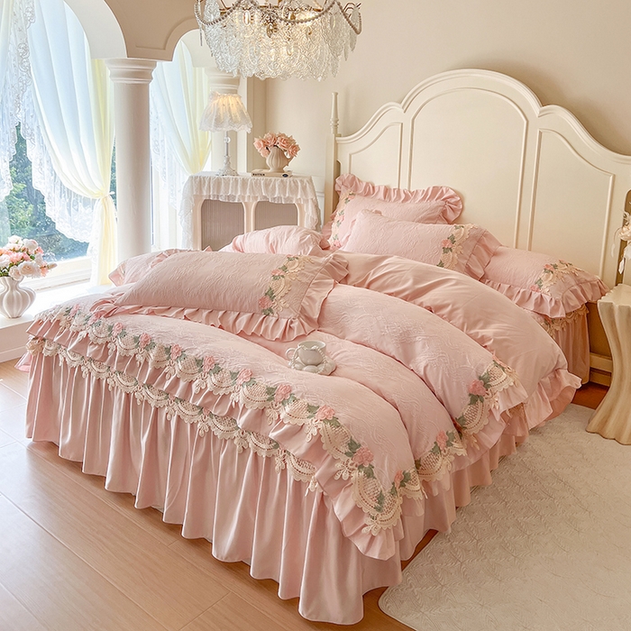 91家纺网 家纺一手货源 找家纺 网红馆（ck家纺） 2025新款水洗真丝蕾丝刺绣床裙系列-慕尚 嫩粉