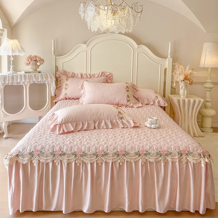 91家纺网 家纺一手货源 找家纺 网红馆（ck家纺） 2025新款水洗真丝蕾丝刺绣床裙系列-慕尚 嫩粉