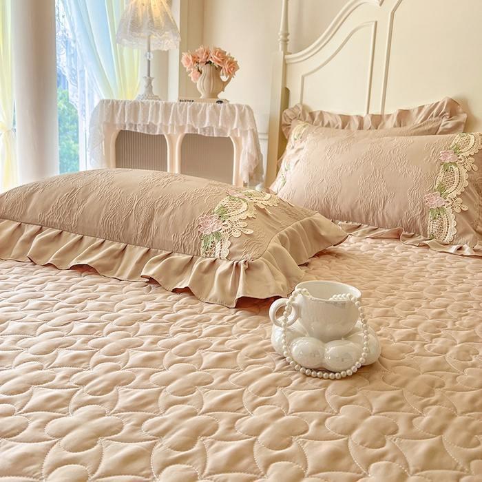 91家纺网 家纺一手货源 找家纺 网红馆（ck家纺） 2025新款水洗真丝蕾丝刺绣床裙系列-慕尚 香槟