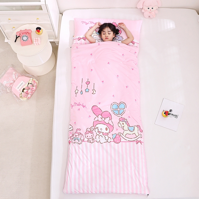 91家纺网 家纺一手货源 找家纺 八零年代 2025新款三丽鸥正版秋冬加厚儿童一体睡袋大宝宝绒防踢被大版卡通懒人被子（含防伪标） 美乐蒂木马