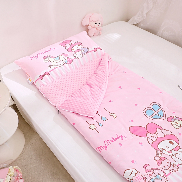 91家纺网 家纺一手货源 找家纺 八零年代 2025新款三丽鸥正版秋冬加厚儿童一体睡袋大宝宝绒防踢被大版卡通懒人被子（含防伪标） 美乐蒂木马