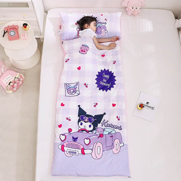 91家纺网 家纺一手货源 找家纺 八零年代 2025新款三丽鸥正版秋冬加厚儿童一体睡袋大宝宝绒防踢被大版卡通懒人被子（含防伪标） 库洛米汽车