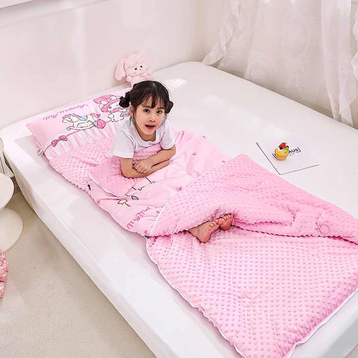 91家纺网 家纺一手货源 找家纺 八零年代 2025新款三丽鸥正版秋冬加厚儿童一体睡袋大宝宝绒防踢被大版卡通懒人被子（含防伪标） 美乐蒂木马