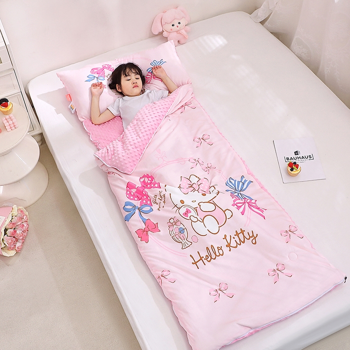 91家纺网 家纺一手货源 找家纺 八零年代 2025新款三丽鸥正版秋冬加厚儿童一体睡袋大宝宝绒防踢被大版卡通懒人被子（含防伪标） 美美KT