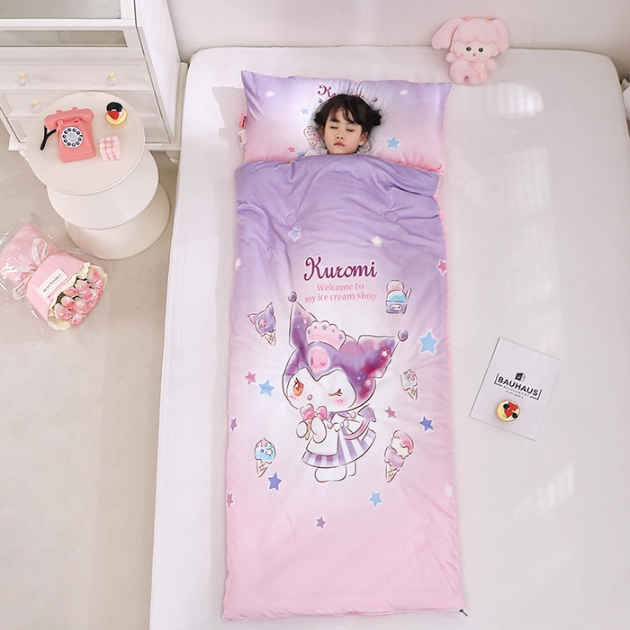 91家纺网 家纺一手货源 找家纺 八零年代 2025新款三丽鸥正版秋冬加厚儿童一体睡袋大宝宝绒防踢被大版卡通懒人被子（含防伪标） 炫彩库洛米