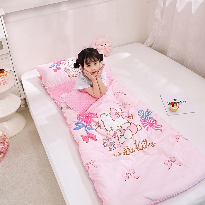 91家纺网 家纺一手货源 找家纺 八零年代 2025新款三丽鸥正版秋冬加厚儿童一体睡袋大宝宝绒防踢被大版卡通懒人被子（含防伪标） 美美KT
