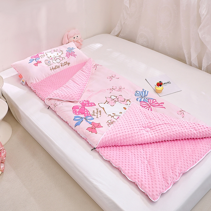 91家纺网 家纺一手货源 找家纺 八零年代 2025新款三丽鸥正版秋冬加厚儿童一体睡袋大宝宝绒防踢被大版卡通懒人被子（含防伪标） 美美KT