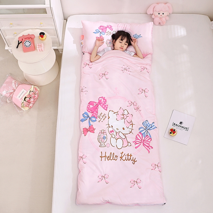 91家纺网 家纺一手货源 找家纺 八零年代 2025新款三丽鸥正版秋冬加厚儿童一体睡袋大宝宝绒防踢被大版卡通懒人被子（含防伪标） 美美KT