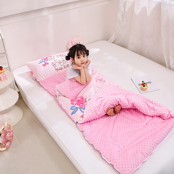 91家纺网 家纺一手货源 找家纺 八零年代 2025新款三丽鸥正版秋冬加厚儿童一体睡袋大宝宝绒防踢被大版卡通懒人被子（含防伪标） 美美KT