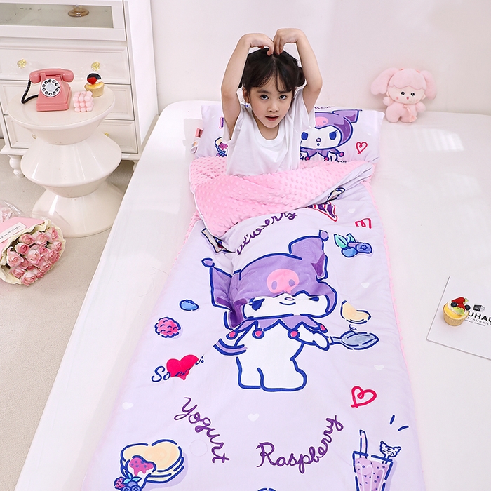91家纺网 家纺一手货源 找家纺 八零年代 2025新款三丽鸥正版秋冬加厚儿童一体睡袋大宝宝绒防踢被大版卡通懒人被子（含防伪标） 甜甜库洛米