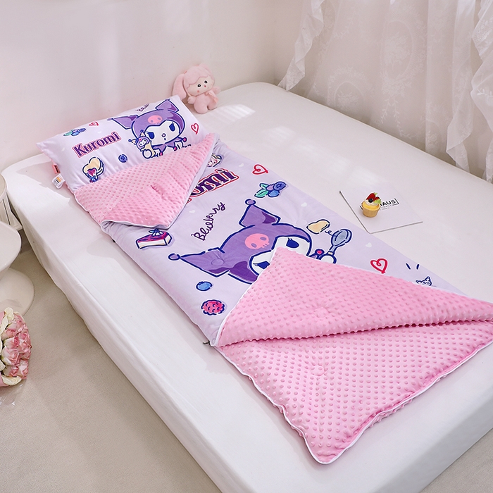 91家纺网 家纺一手货源 找家纺 八零年代 2025新款三丽鸥正版秋冬加厚儿童一体睡袋大宝宝绒防踢被大版卡通懒人被子（含防伪标） 甜甜库洛米