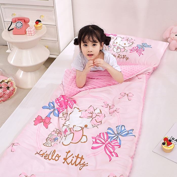 91家纺网 家纺一手货源 找家纺 八零年代 2025新款三丽鸥正版秋冬加厚儿童一体睡袋大宝宝绒防踢被大版卡通懒人被子（含防伪标） 美美KT