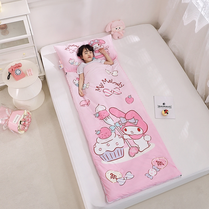 91家纺网 家纺一手货源 找家纺 八零年代 2025新款三丽鸥正版秋冬加厚儿童一体睡袋大宝宝绒防踢被大版卡通懒人被子（含防伪标） 草莓美乐蒂