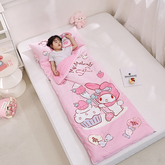 91家纺网 家纺一手货源 找家纺 八零年代 2025新款三丽鸥正版秋冬加厚儿童一体睡袋大宝宝绒防踢被大版卡通懒人被子（含防伪标） 草莓美乐蒂