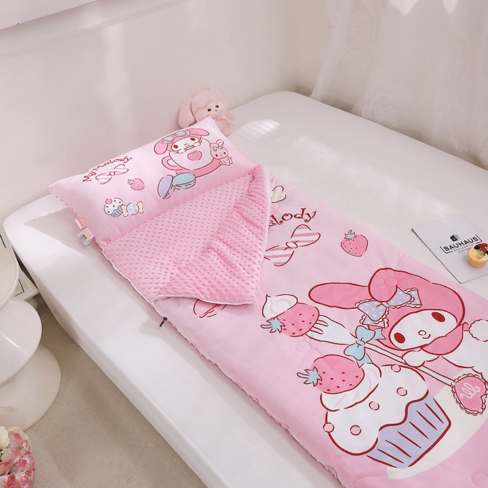 91家纺网 家纺一手货源 找家纺 八零年代 2025新款三丽鸥正版秋冬加厚儿童一体睡袋大宝宝绒防踢被大版卡通懒人被子（含防伪标） 草莓美乐蒂