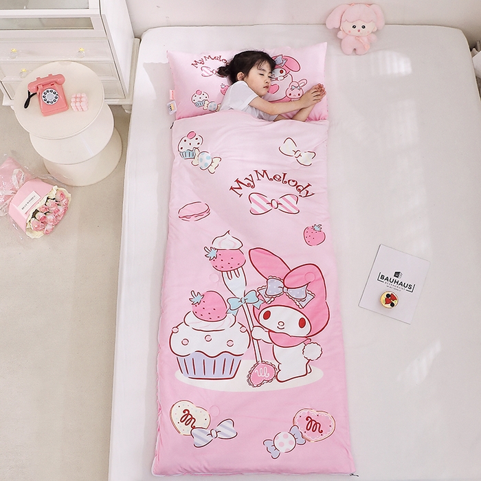 91家纺网 家纺一手货源 找家纺 八零年代 2025新款三丽鸥正版秋冬加厚儿童一体睡袋大宝宝绒防踢被大版卡通懒人被子（含防伪标） 草莓美乐蒂