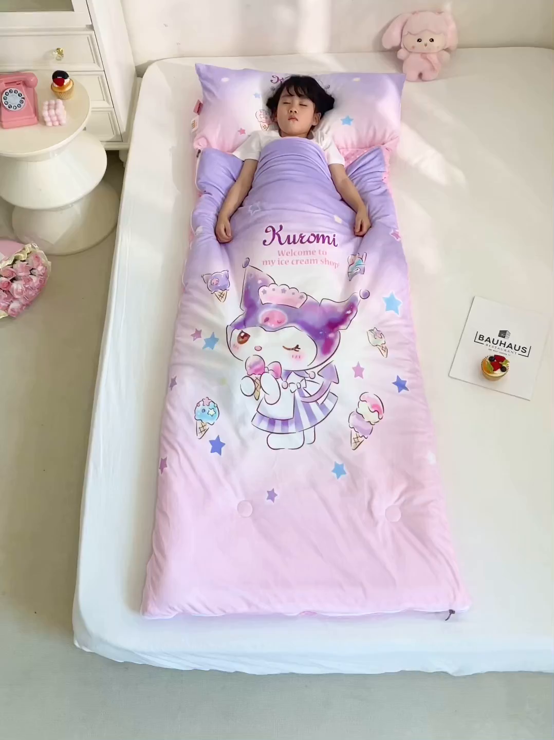 91家纺网 家纺一手货源 找家纺 八零年代 2025新款三丽鸥正版秋冬加厚儿童一体睡袋大宝宝绒防踢被大版卡通懒人被子（含防伪标） 炫彩库洛米