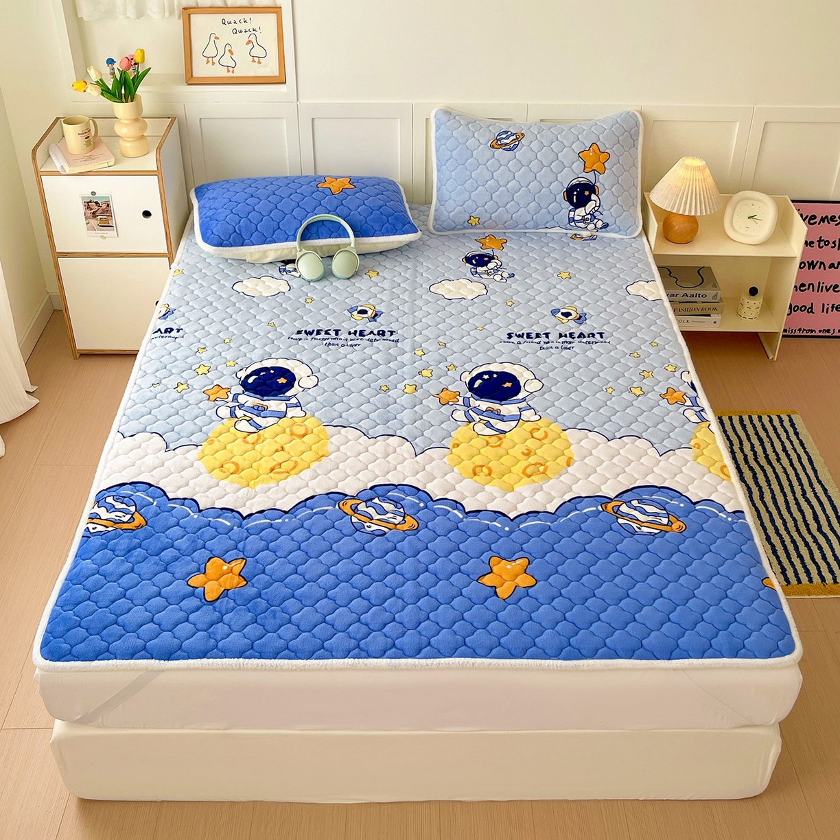 91家纺网 家纺一手货源 找家纺 富馨莱 2025新款幼儿园古藤席冰丝席双面可用儿童凉席双面凉感 奥利小熊