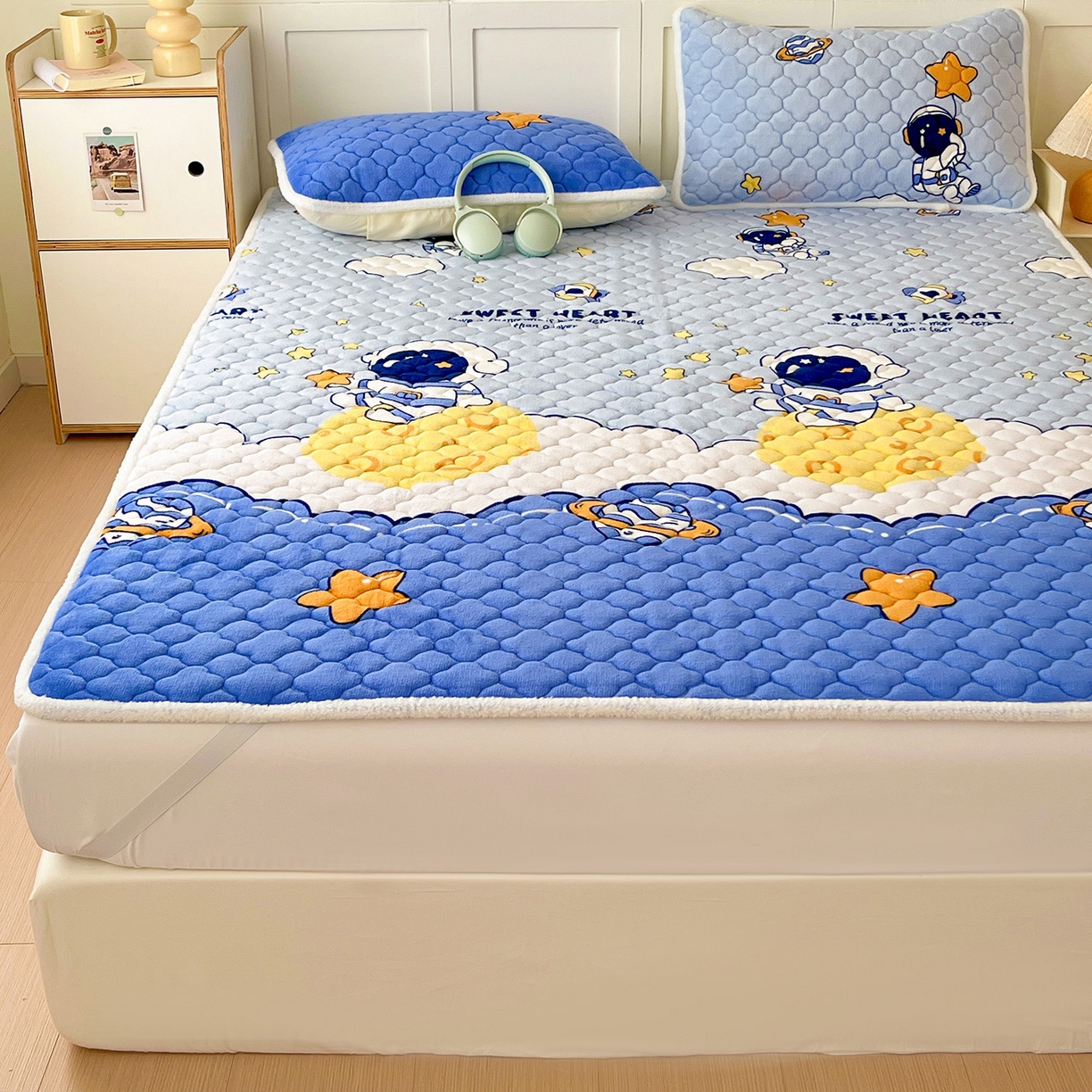 91家纺网 家纺一手货源 找家纺 （总）富馨莱 2025新款牛奶绒夹棉床垫床盖支持一件定制