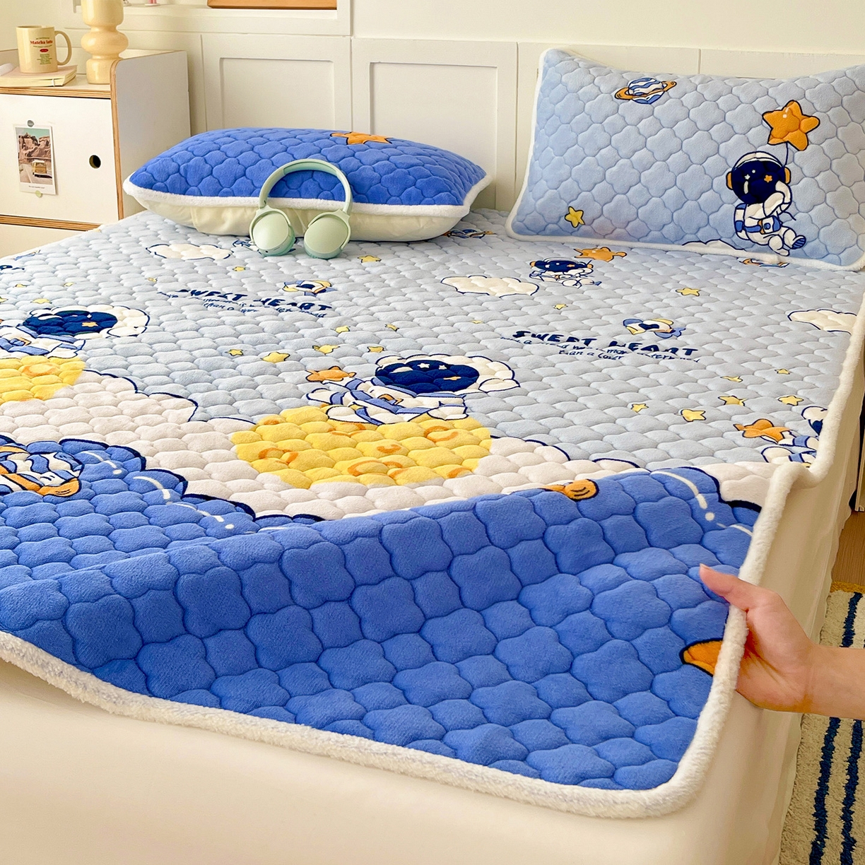 91家纺网 家纺一手货源 找家纺 （总）富馨莱 2025新款牛奶绒夹棉床垫床盖支持一件定制