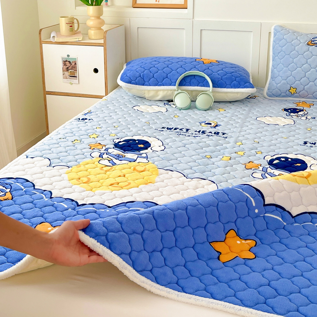 91家纺网 家纺一手货源 找家纺 （总）富馨莱 2025新款牛奶绒夹棉床垫床盖支持一件定制