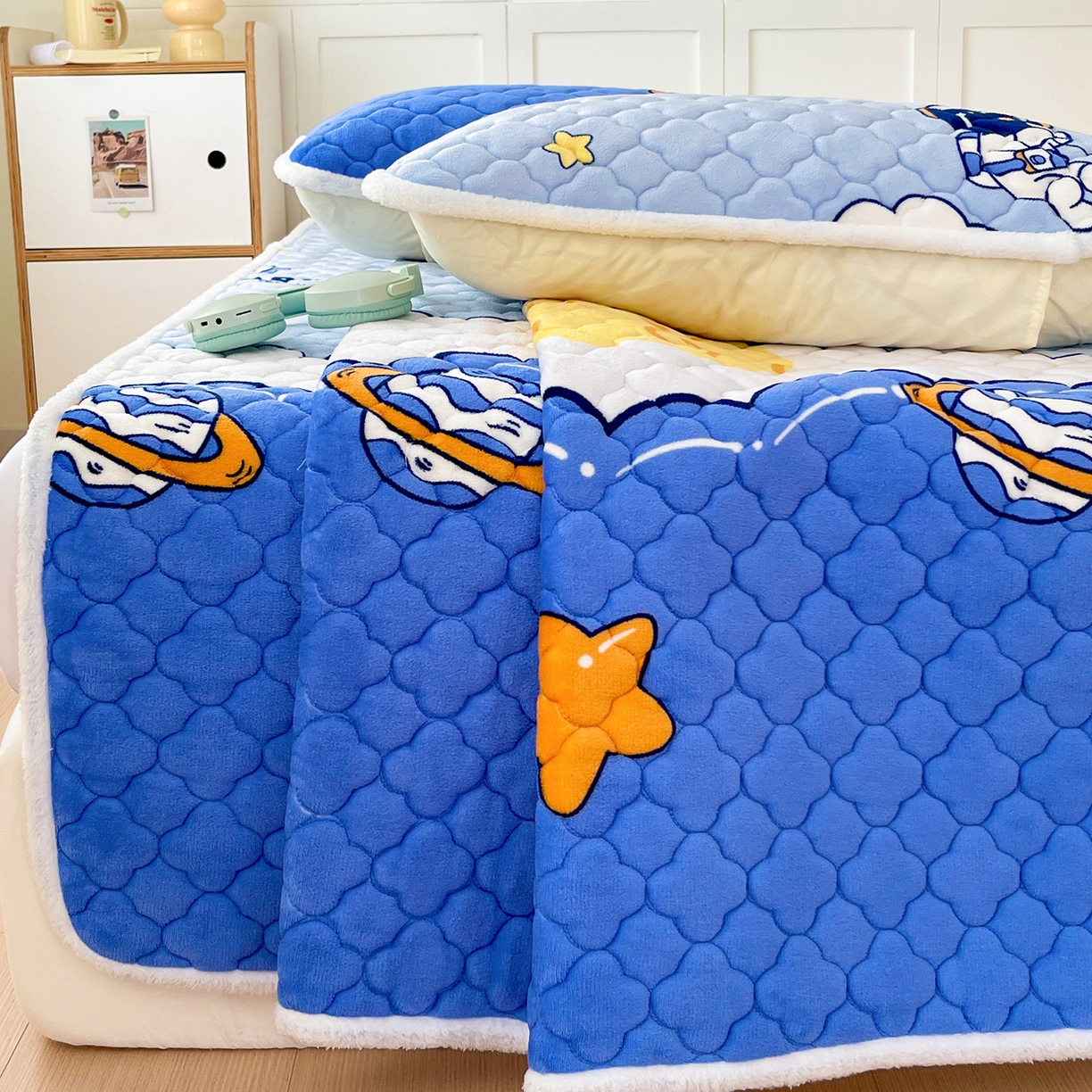 91家纺网 家纺一手货源 找家纺 （总）富馨莱 2025新款牛奶绒夹棉床垫床盖支持一件定制