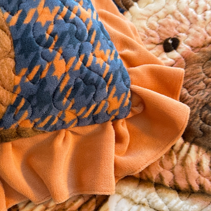 91家纺网 家纺一手货源 找家纺 美达家纺 2025新款高克重牛奶绒夹棉床垫 格子萌熊