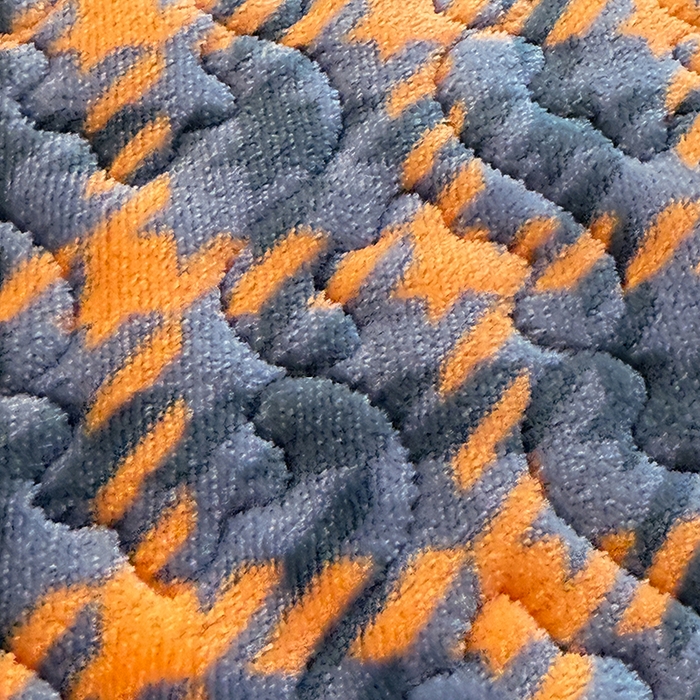 91家纺网 家纺一手货源 找家纺 美达家纺 2025新款高克重牛奶绒夹棉床垫 格子萌熊