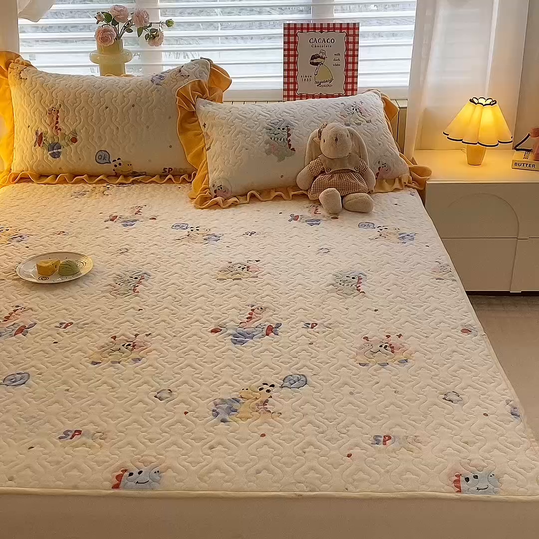 91家纺网 家纺一手货源 找家纺 美达家纺 2025新款高克重牛奶绒夹棉床垫 恐龙星球